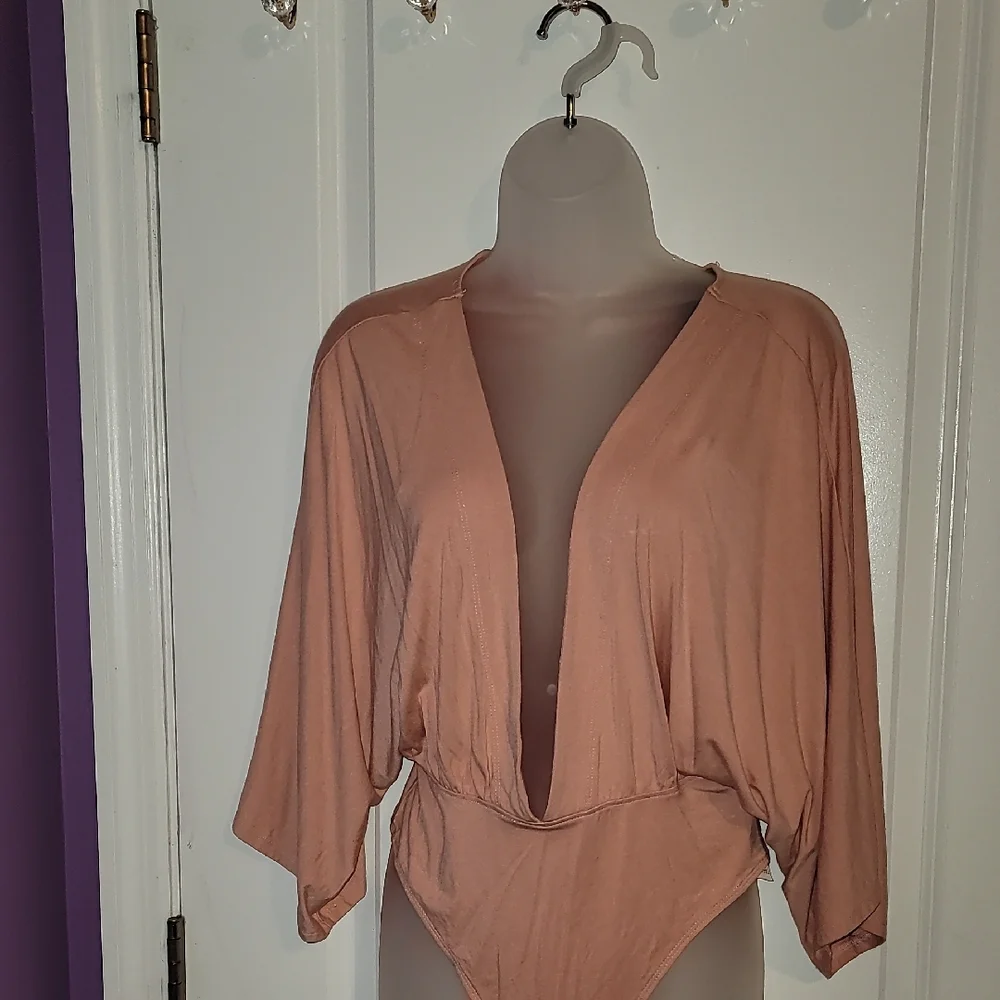 Forever 21 Pink Bodysuit Top with Sleek Design Sz: M NWT - Picture 3 of 5